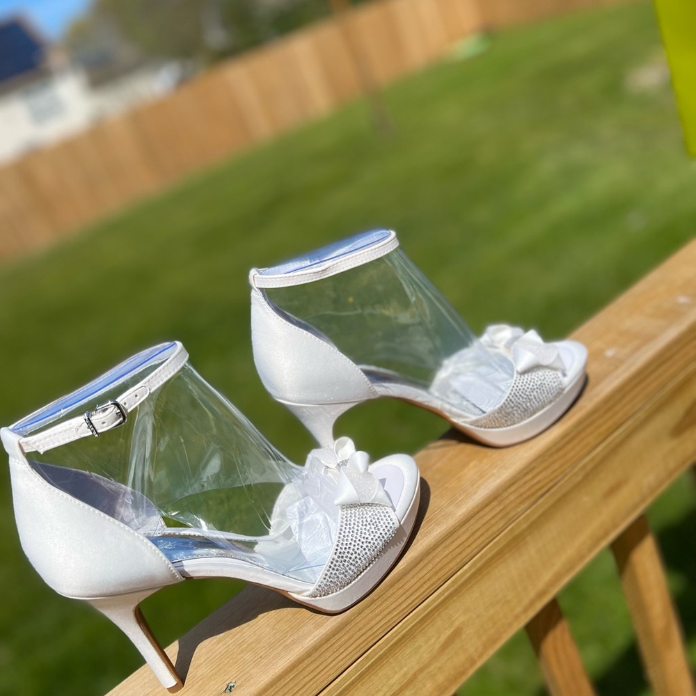 Beautiful Special Occasion / Wedding Shoes! Heel is 4 inch w/ 1/2 inch platform!